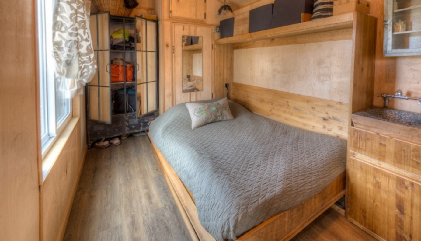 Lewis and Clarks Tiny House in Montana - Bed